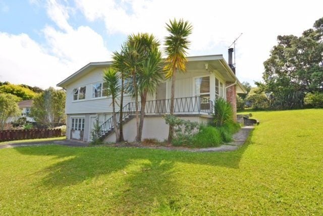 9 Mariana Place, Glen Eden, Auckland - Carousel 1