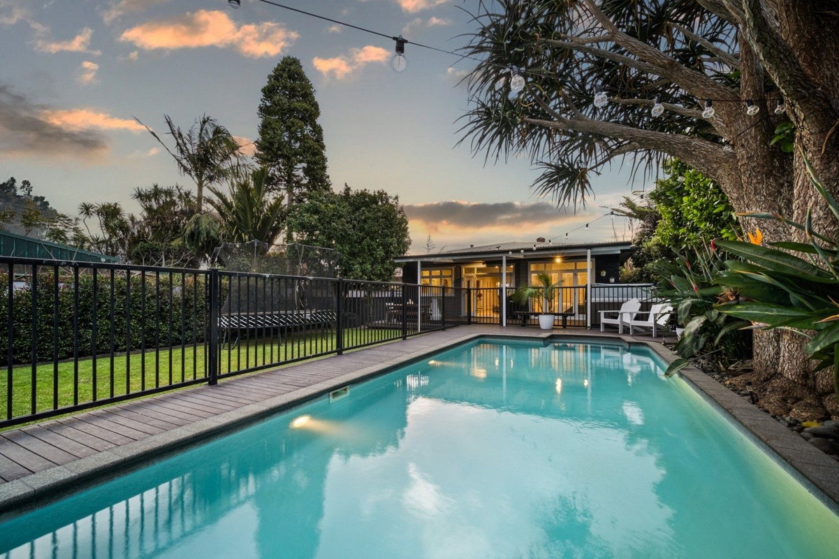 7 Pasadena Avenue, Point Chevalier, Auckland - Carousel 1