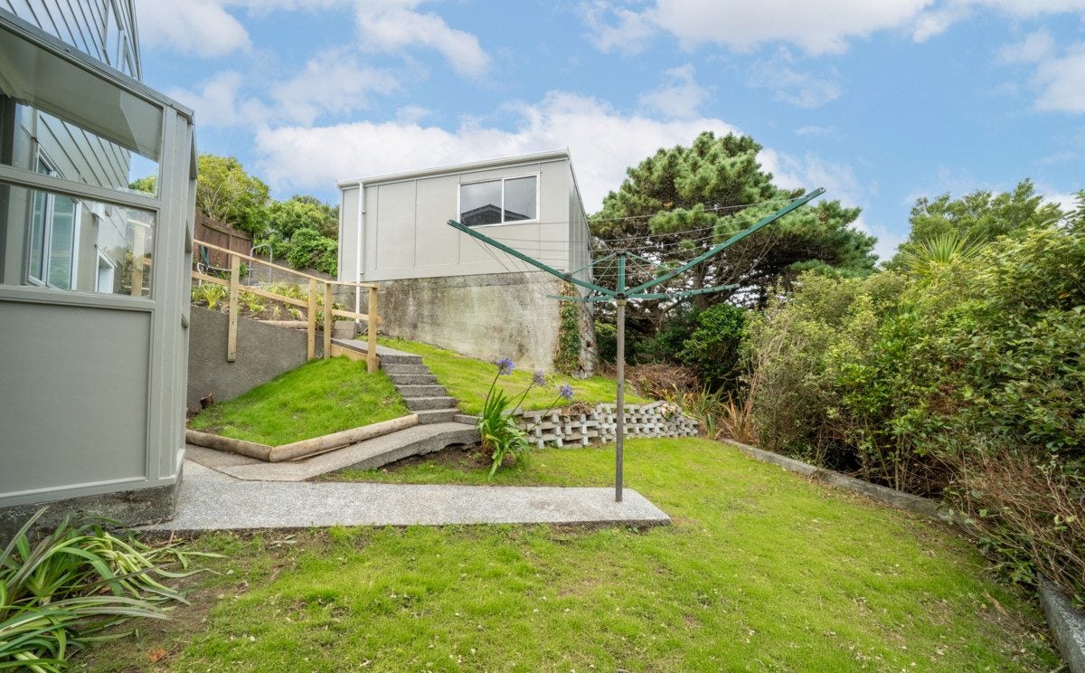 29A Chetwode Grove, Newlands, Wellington - Carousel 13