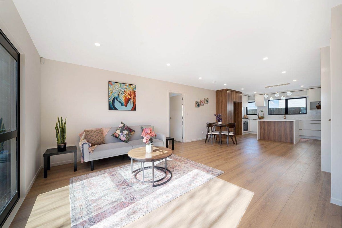 2/32 Tapuwae Way, Mangere Bridge, Auckland - Carousel 13