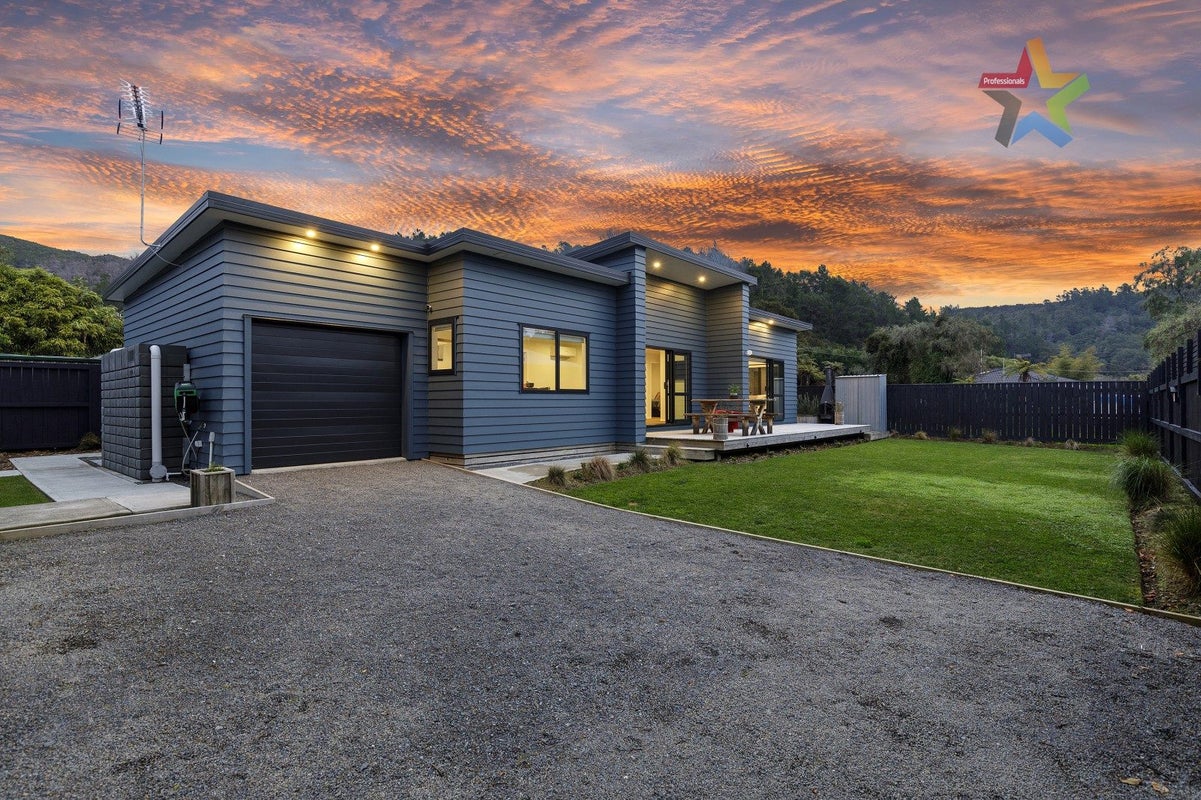 428A Stokes Valley Road, Stokes Valley, Lower Hutt - Carousel 1
