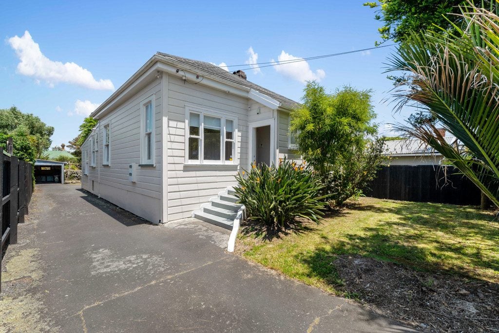 16 Tawari Street, Mount Eden, Auckland - Carousel 1