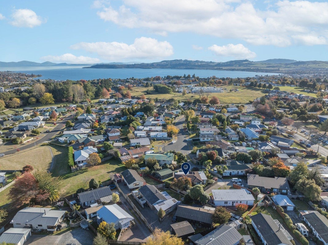 11 Glengarry Place, Hilltop, Taupo - Carousel 2