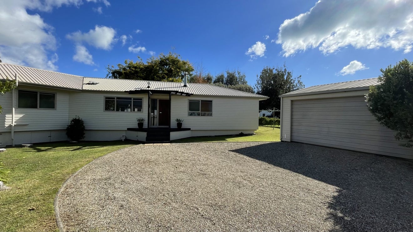 10 Martin Place, Cooks Beach, Whitianga - Carousel 1