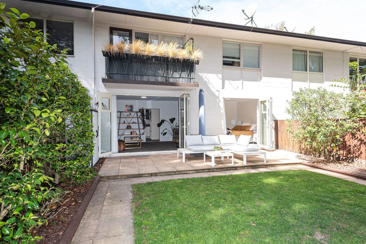 2/78 Holly Road, St Albans, Christchurch - Carousel 13