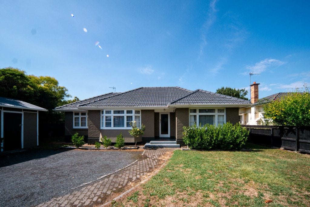 92 Te Aroha Street, Hamilton East, Hamilton - Carousel 1