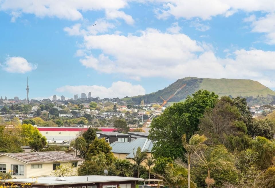 7/41 Marriott Road, Pakuranga, Auckland - Carousel 1