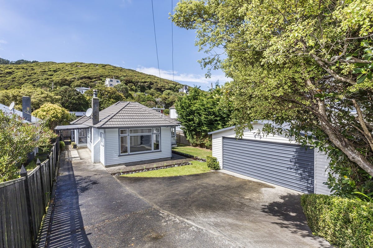 64 Airlie Road, Plimmerton, Porirua - Carousel 21