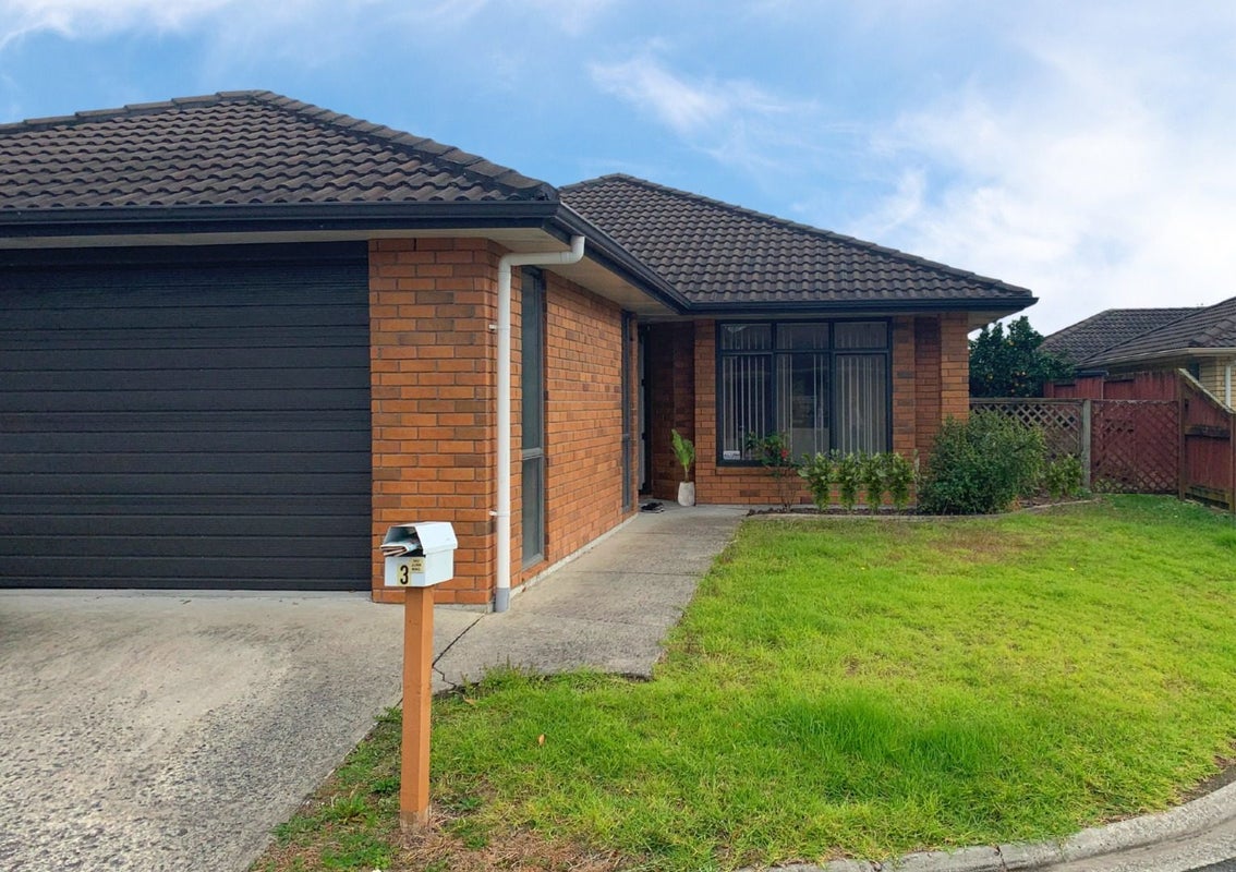3 Kingroyal Lane, Hamilton East, Hamilton - Carousel 12