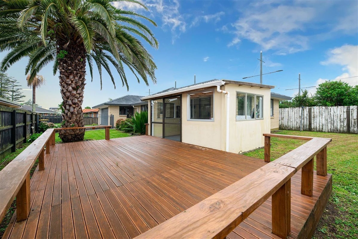 8/72 Swanson Road, Henderson, Auckland - Carousel 11