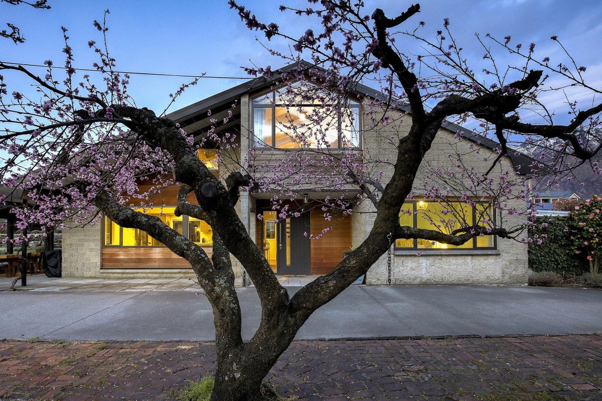 21 Humphrey Street, Frankton, Queenstown - Carousel 1