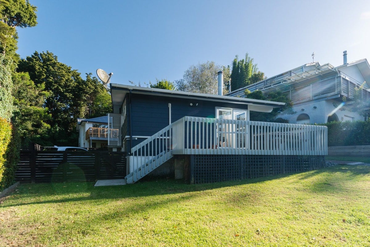 5 Beeche Place, Birkdale, Auckland - Carousel 1