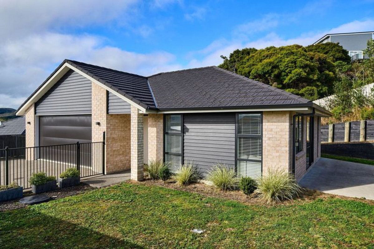6 Topsail Way, Whitby, Porirua - Carousel 1