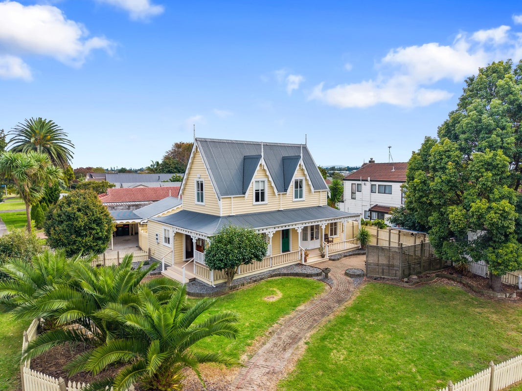 2 Brylee Drive, Conifer Grove, Takanini - Carousel 2