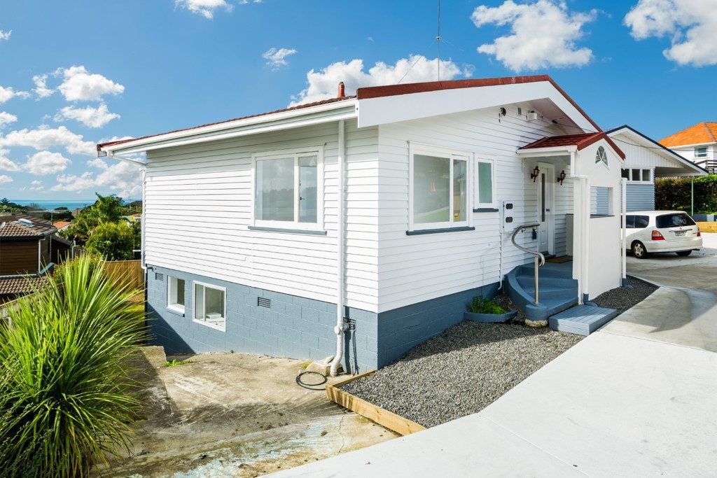 3 Clematis Avenue, Murrays Bay, Auckland - Carousel 20