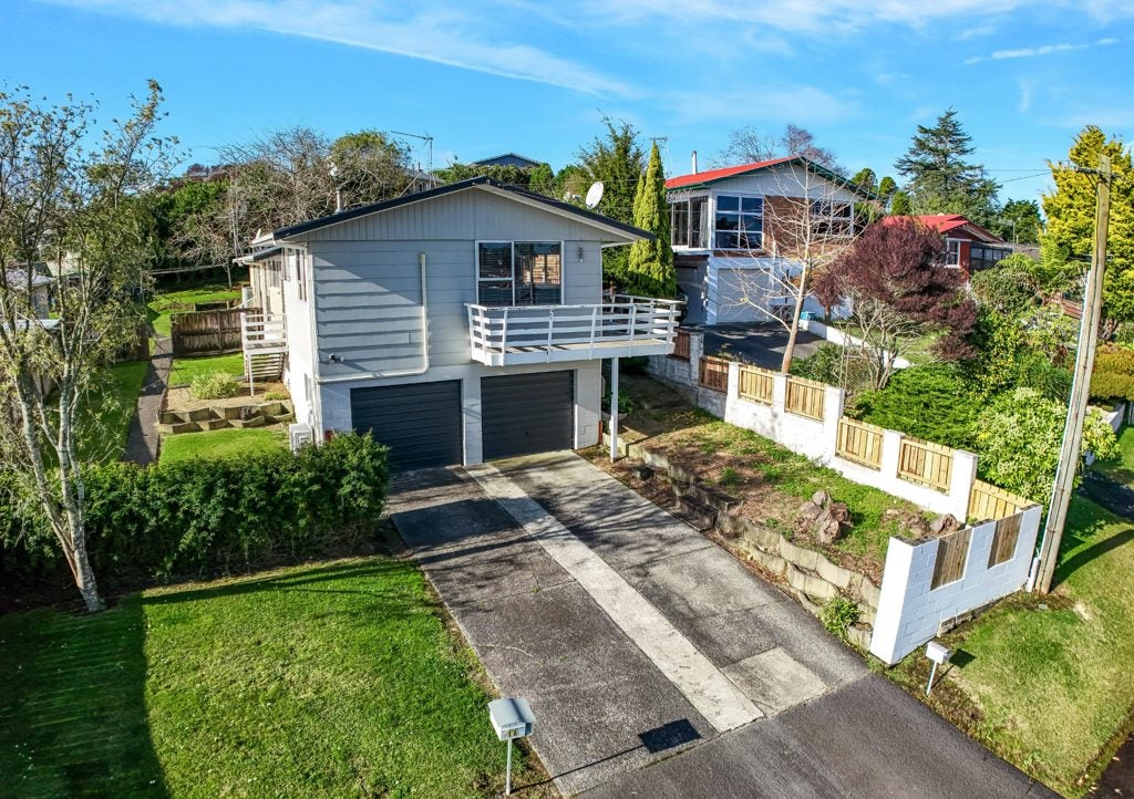 16 Lancewood Avenue, Melville, Hamilton - Carousel 2