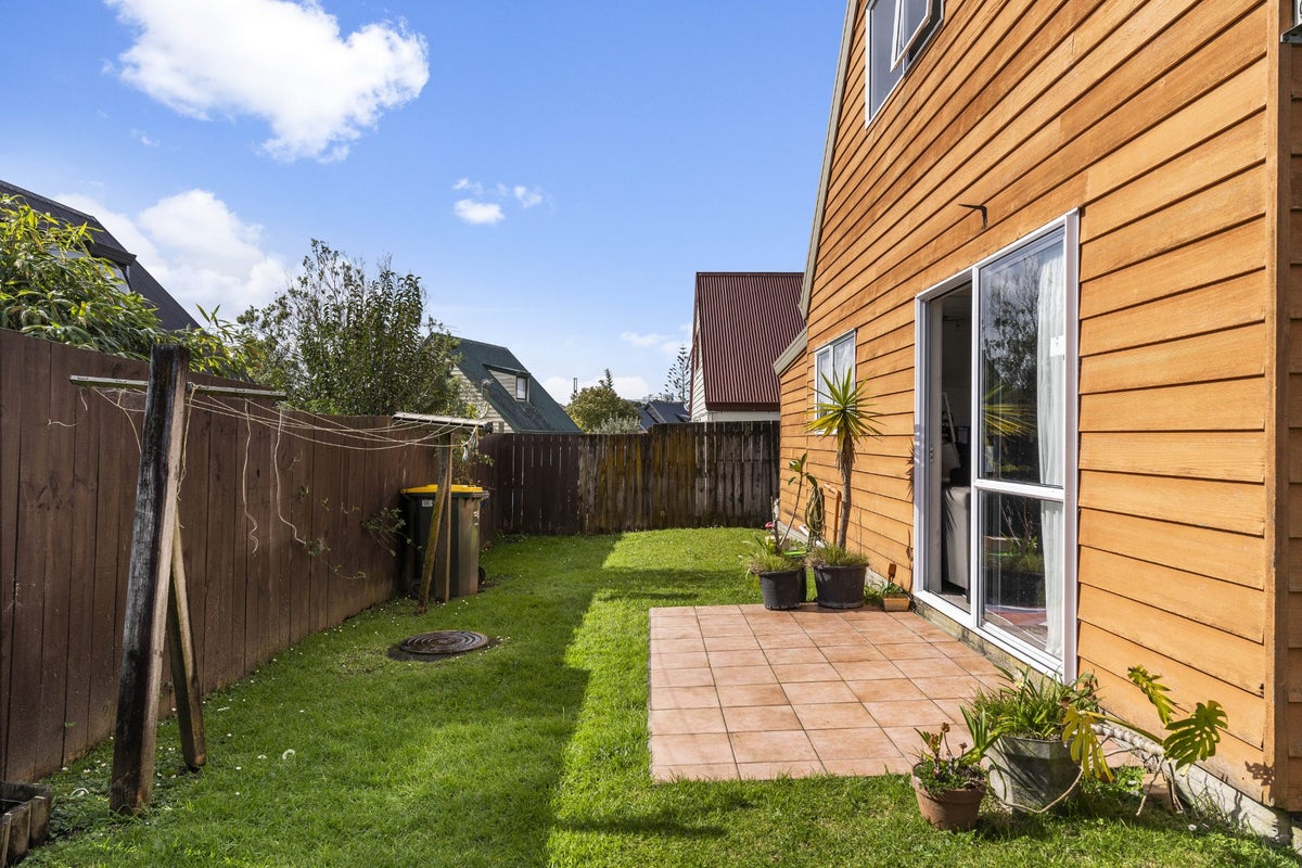 6 Caspian Close, New Lynn, Auckland - Carousel 2