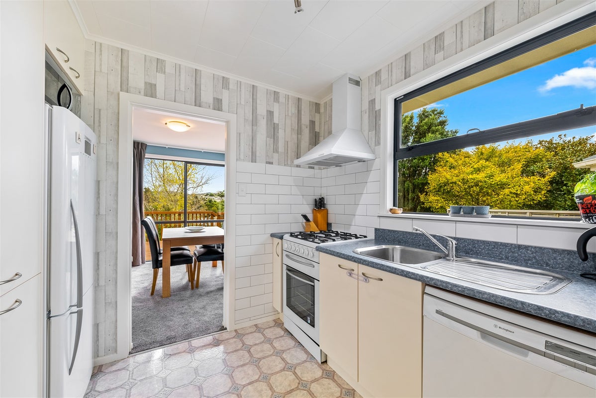 11 Discovery Drive, Whitby, Porirua - Carousel 2