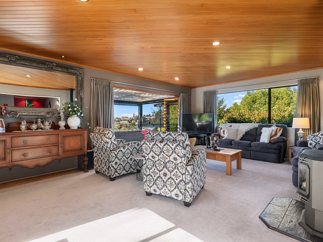 51 Hillcrest Road, Otumoetai, Tauranga, Bay Of Plenty - Carousel 2
