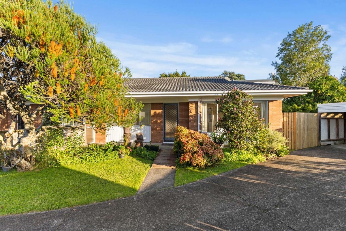 2/6 Pinedale Place, Henderson, Auckland - Carousel 2