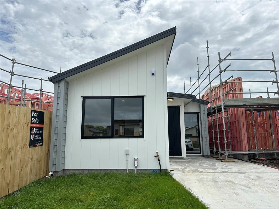 22 Combat Street, Papakura, Papakura - Carousel 1