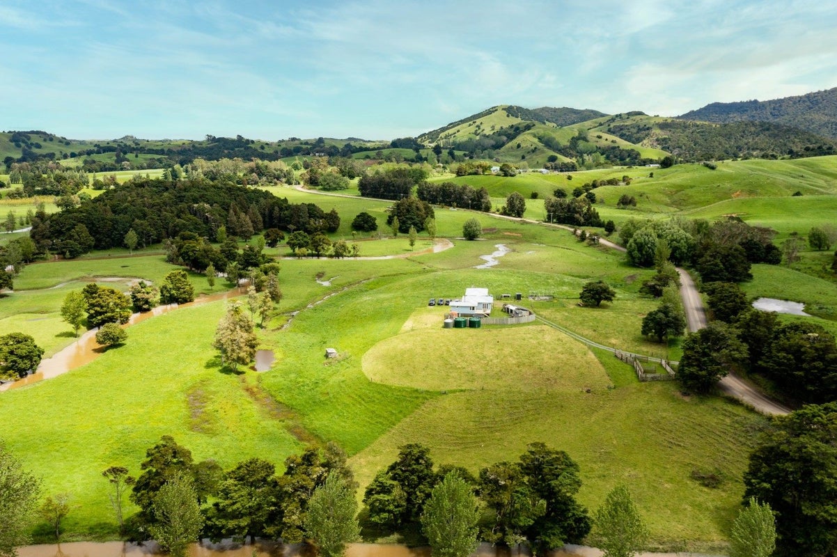 1099 Omana Road, Waiotira - Carousel 1