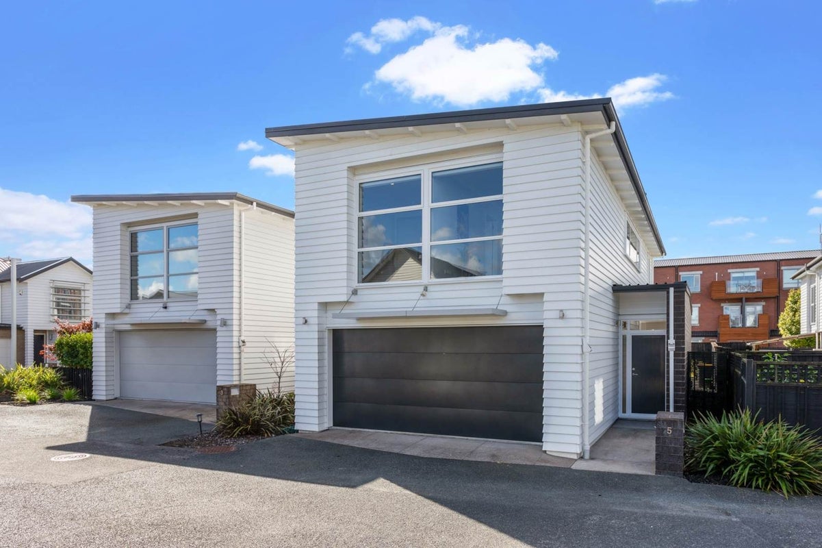 5 Vincent Lane, Hobsonville, Auckland - Carousel 1