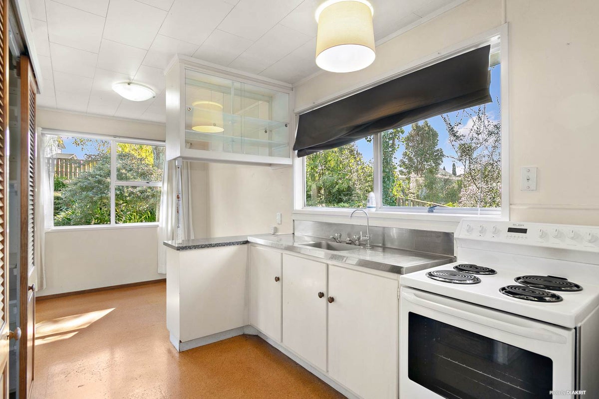 5 Temuri Place, Glendene, Auckland - Carousel 2