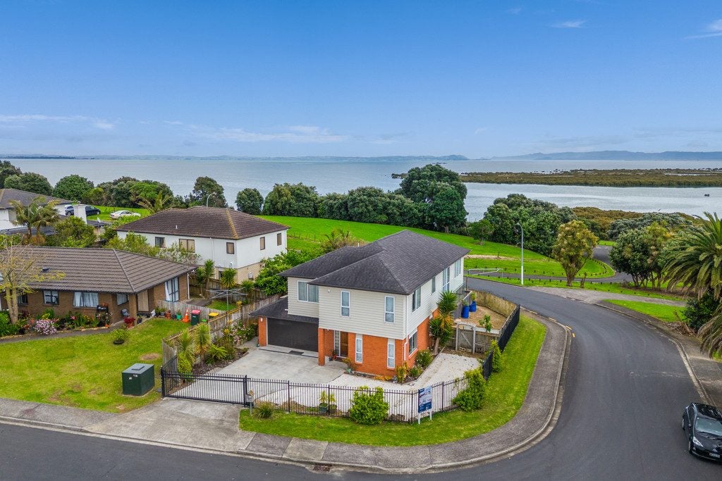 57 Pitt Avenue, Clendon Park, Auckland - Carousel 1