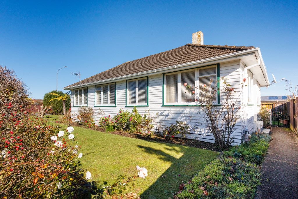2 Rochester Street, Awapuni, Palmerston North - Carousel 1