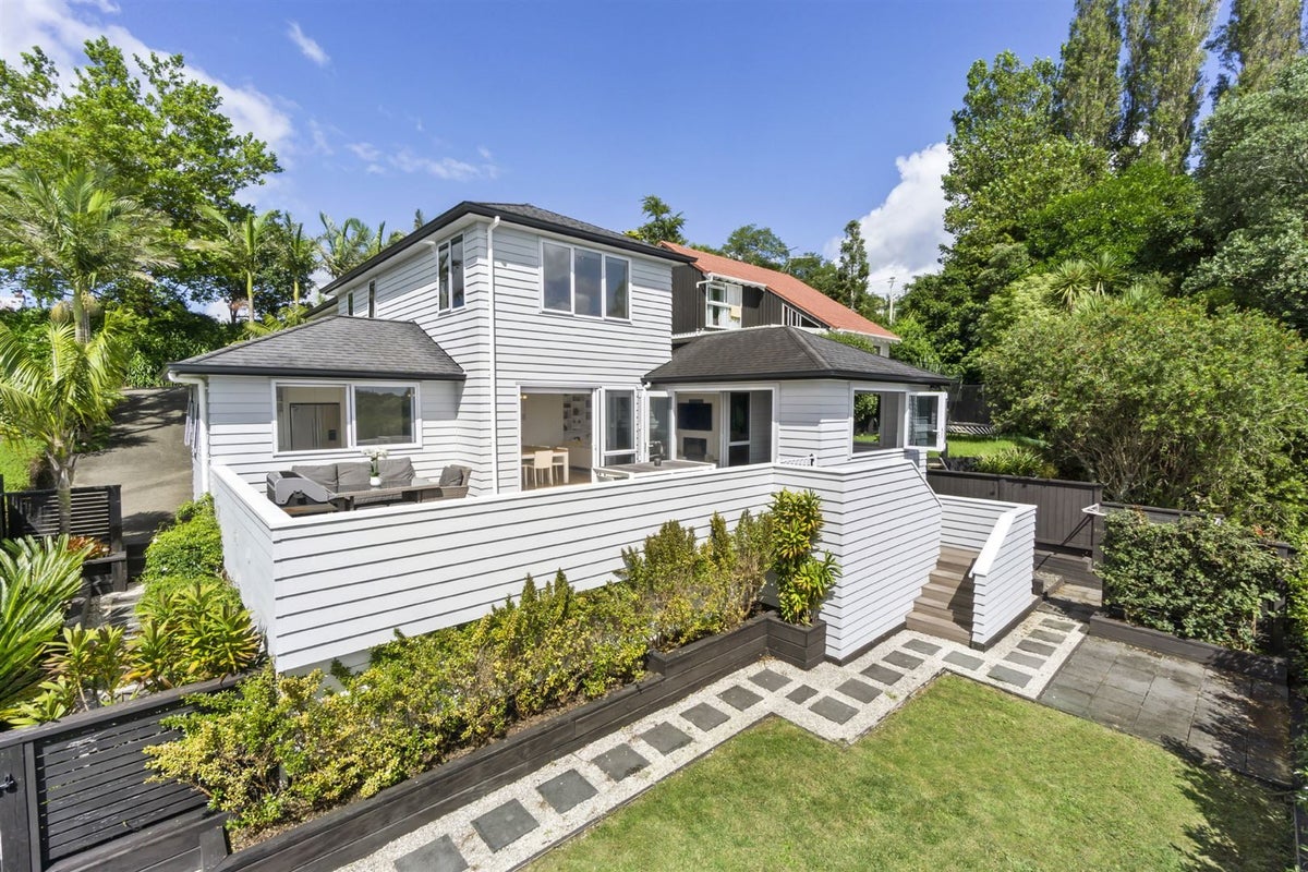 68 Exmouth Road, Northcote, Auckland - Carousel 1