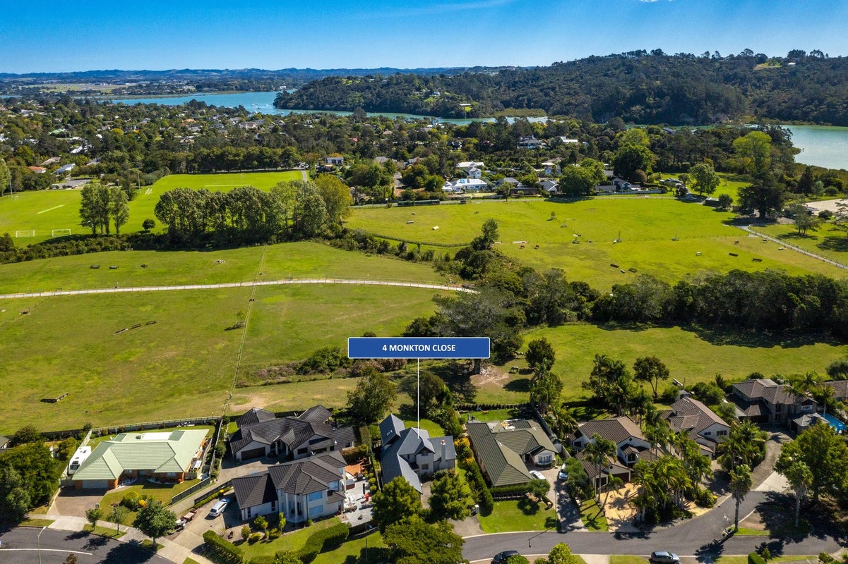 4 Monkton Close, Greenhithe, Auckland - Carousel 2
