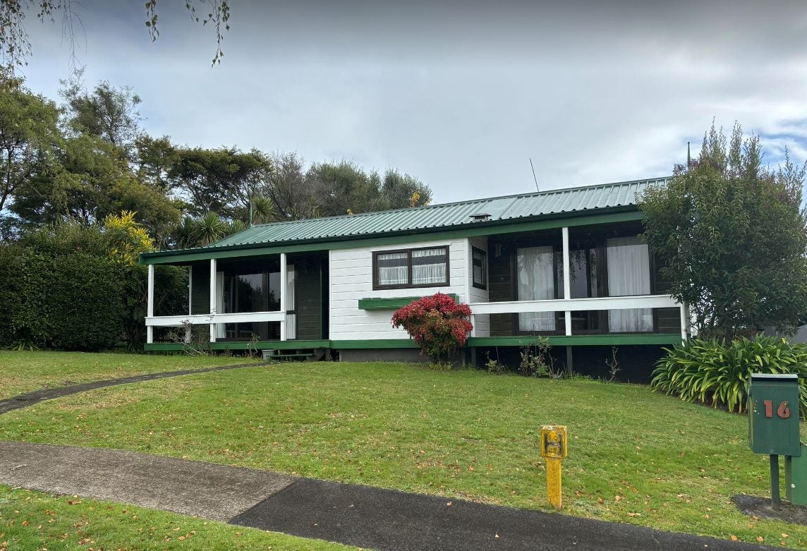 16 Ngaio Place, Pukete, Hamilton - Carousel 2