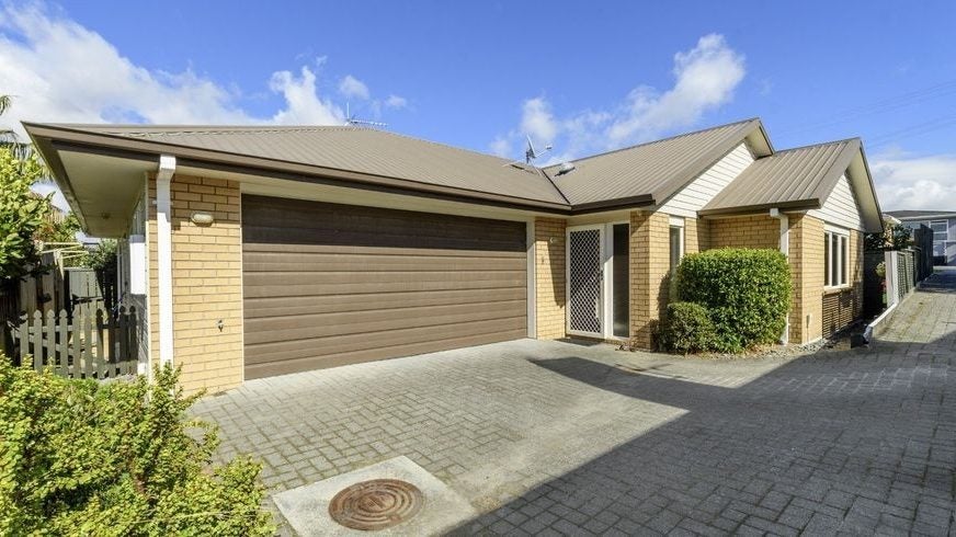 10A Whitaker Street, Otumoetai, Tauranga - Carousel 1