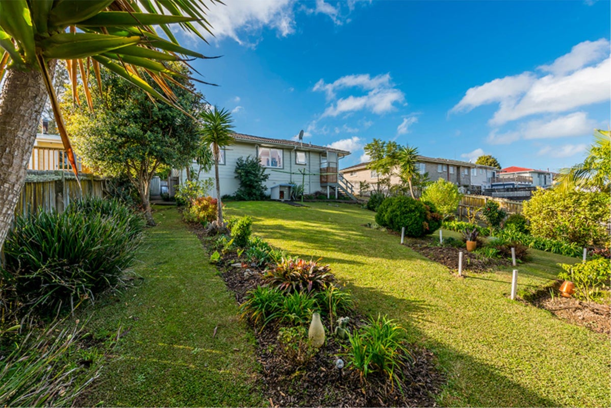 19 Donovan Avenue, Massey, Auckland - Carousel 2
