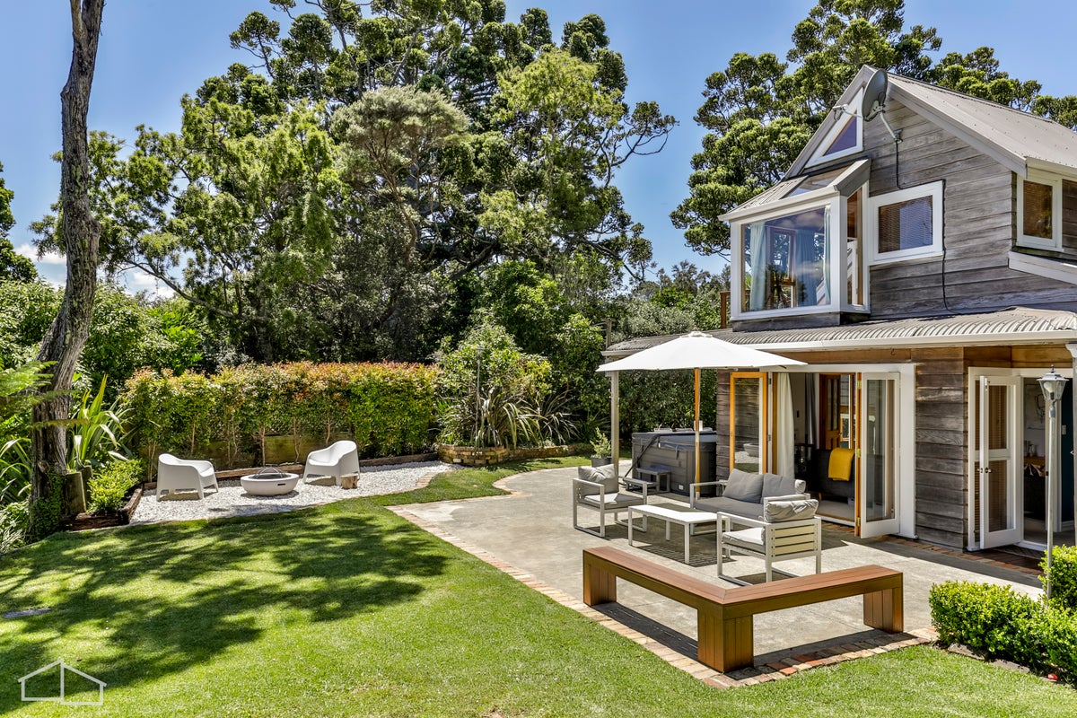 761 South Titirangi Road, Titirangi, Auckland - Carousel 1