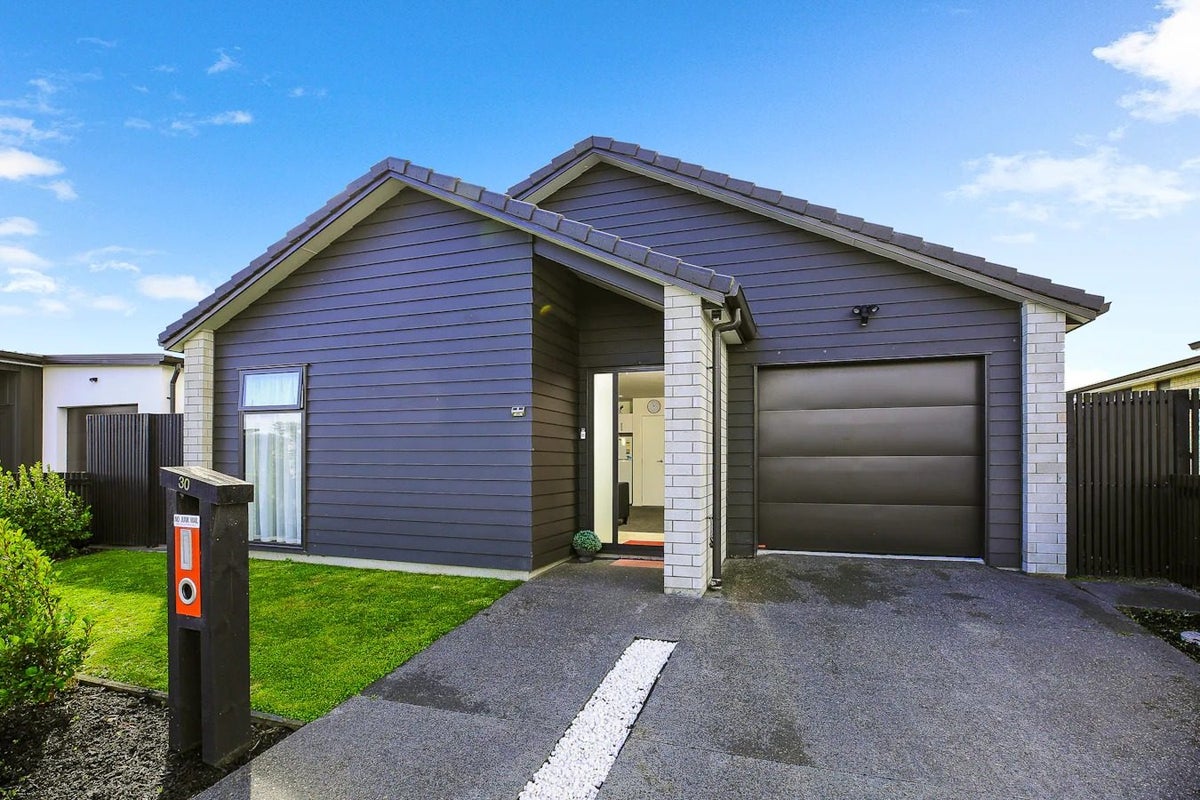 30 Probert Crescent, Chartwell, Hamilton - Carousel 1