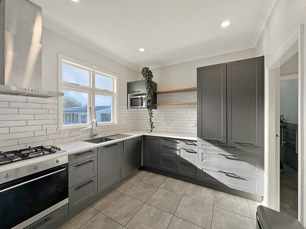42 Caffray Avenue, Aramoho, Whanganui - Carousel 2