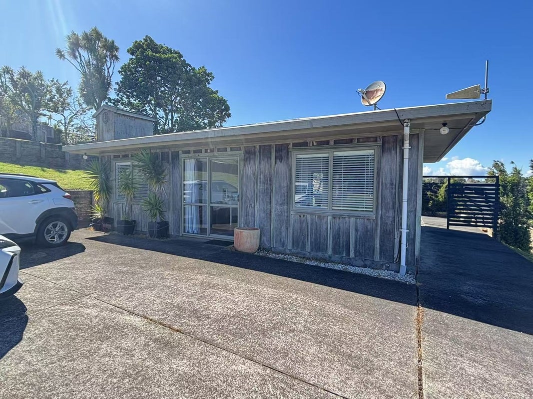 60 Whites Road, Howick - Carousel 1