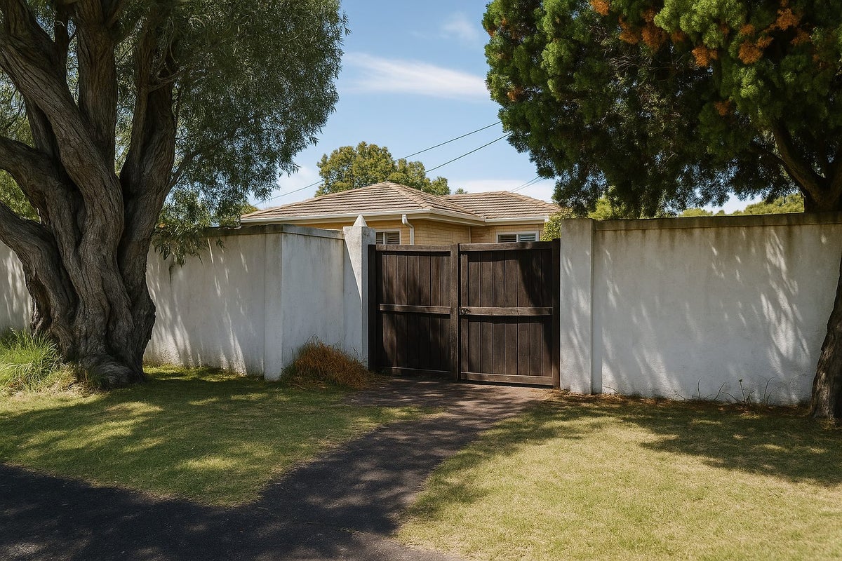 2/4 Sydney Street, Hauraki, Auckland - Carousel 1
