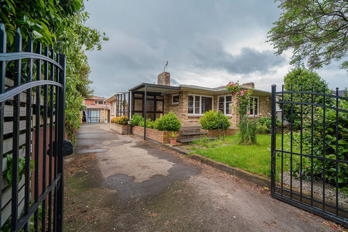 351 Ruahine Street, Terrace End, Palmerston North - Carousel 2