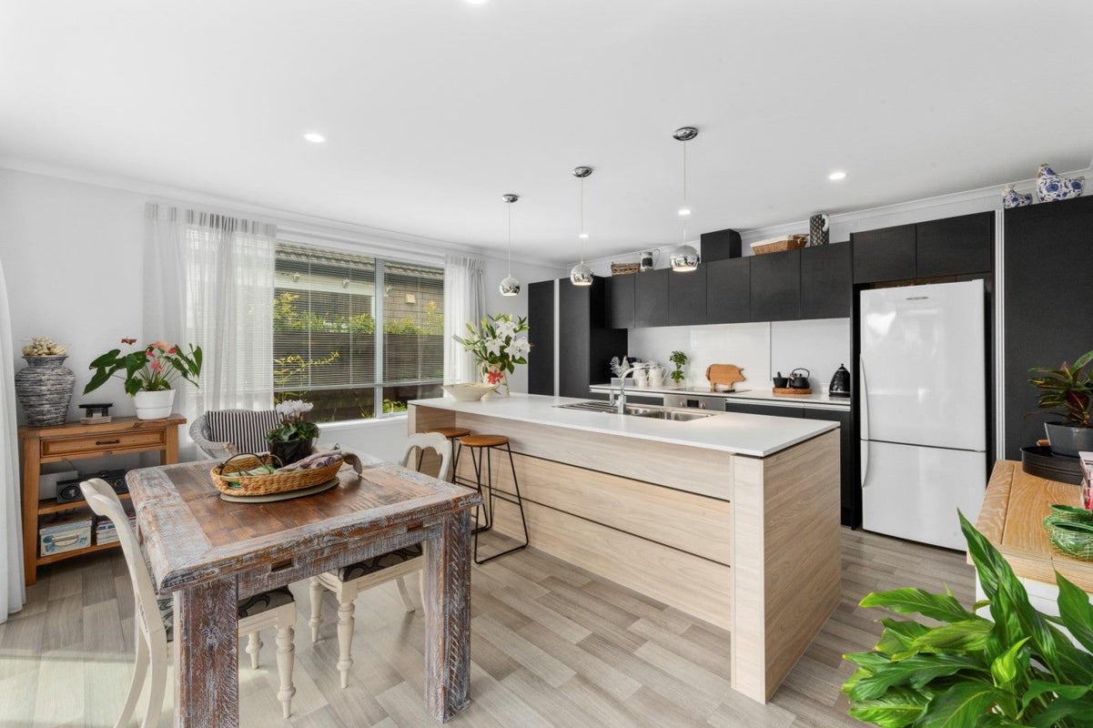 11 Capstan Close, Pyes Pa, Tauranga - Carousel 2