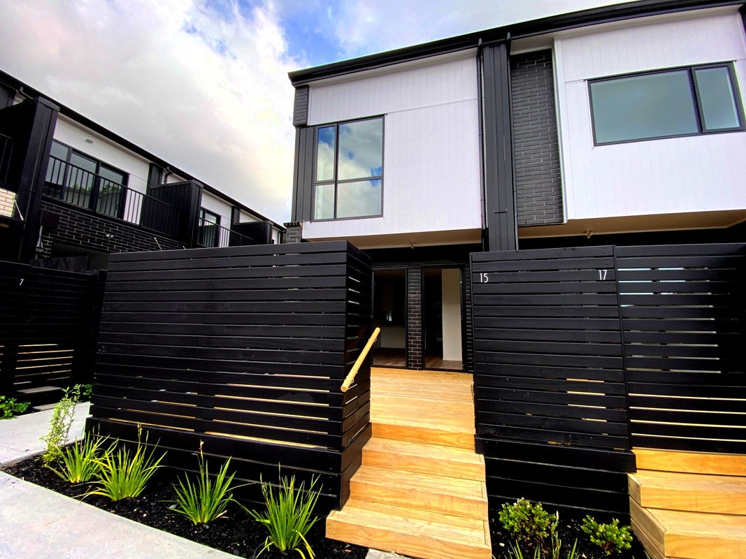 15 Meg Lane, Glen Eden, Auckland - Carousel 1