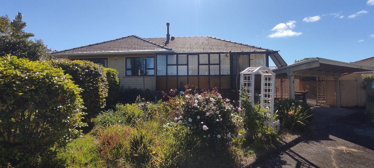 10 Beaufield Lane, Te Atatu Peninsula, Auckland - Carousel 1