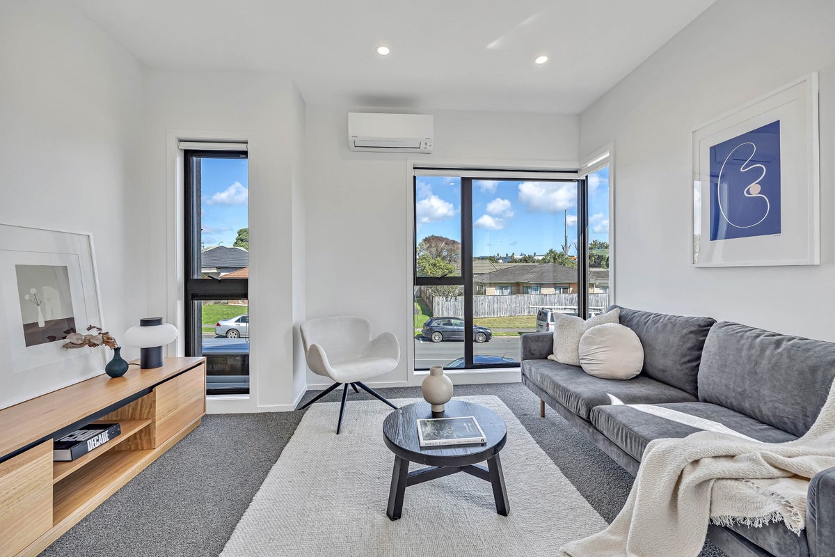 1/28 Westgate Drive, Westgate, Auckland - Carousel 1