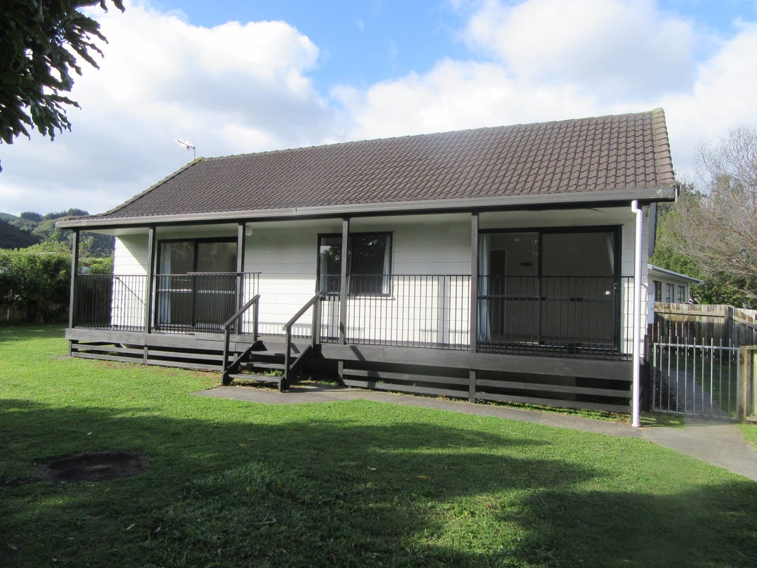 31 Delaware Grove, Totara Park, Upper Hutt - Carousel 1