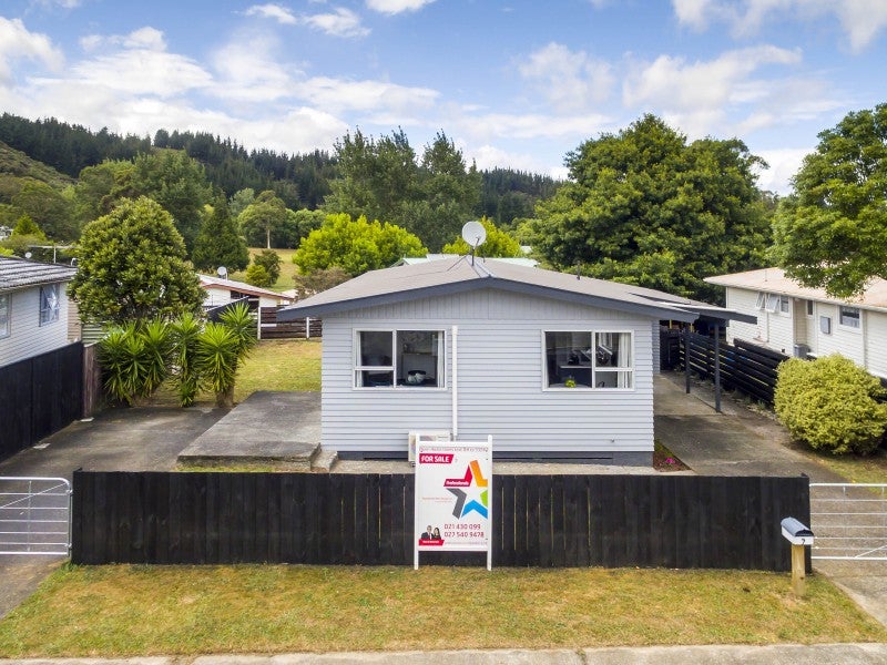 7 Blueberry Grove, Timberlea, Upper Hutt - Carousel 2