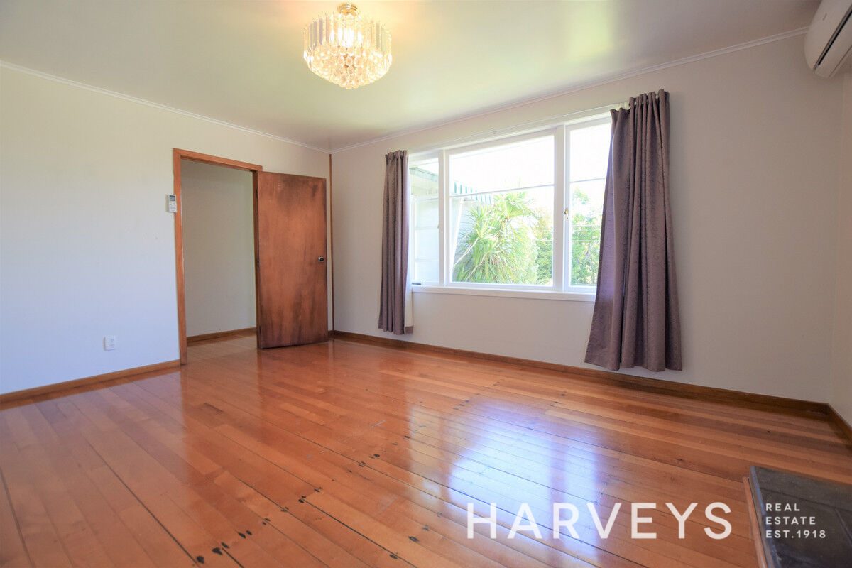 20 Amberley Avenue, Te Atatu South, Auckland - Carousel 2