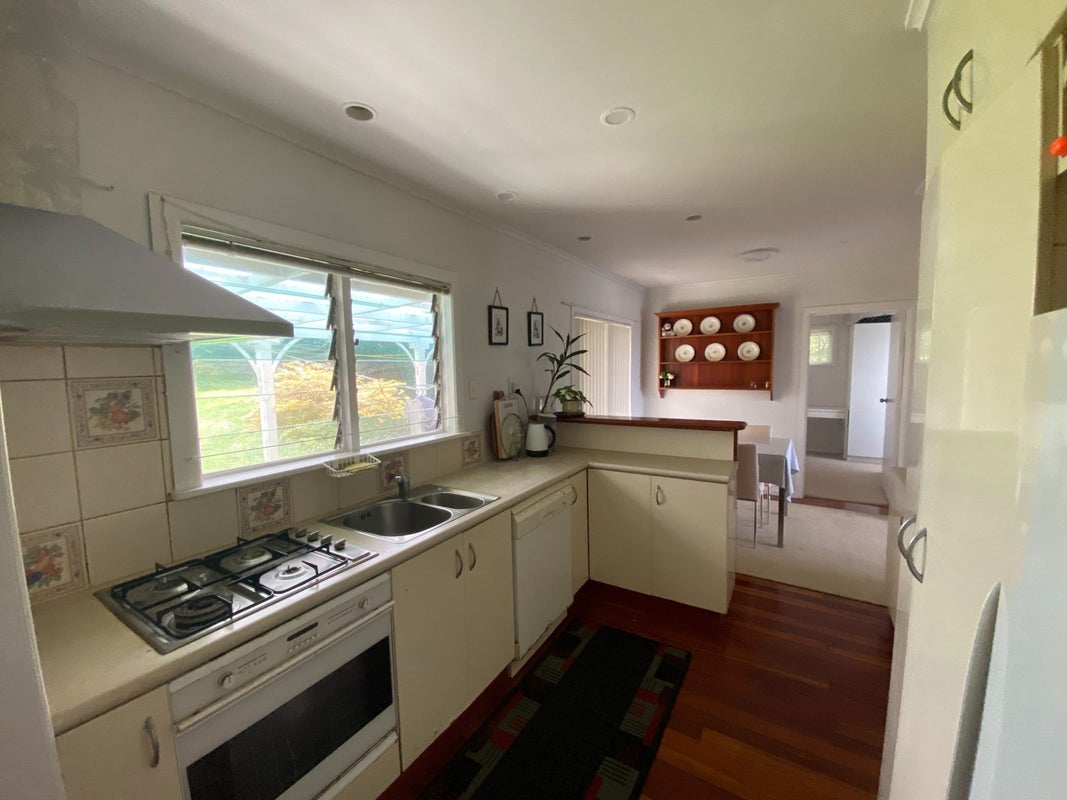 12 Merville Avenue, Te Atatu South, Auckland - Carousel 2