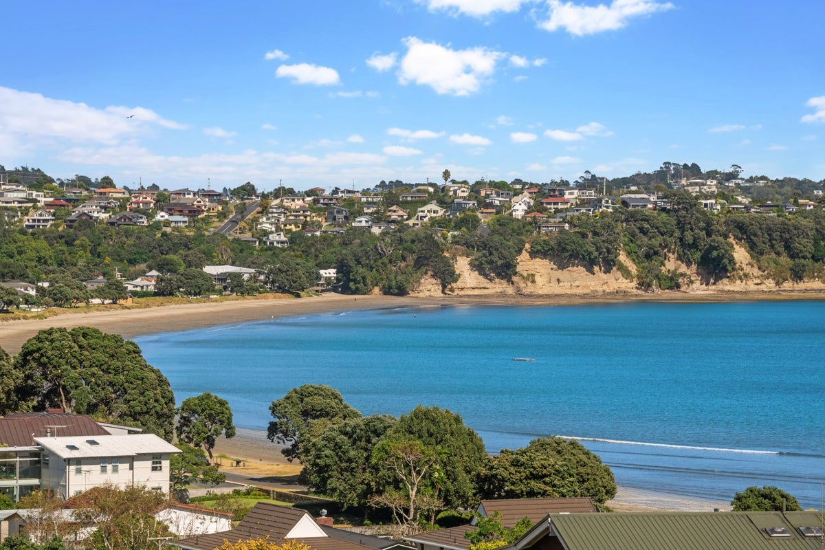 16 Tindalls Bay Road, Tindalls Beach, Whangaparaoa - Carousel 1